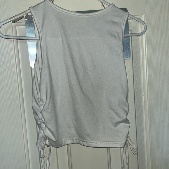White crop top with vinyl design, ties on the side to adjust the shape - Picture 6 of 8